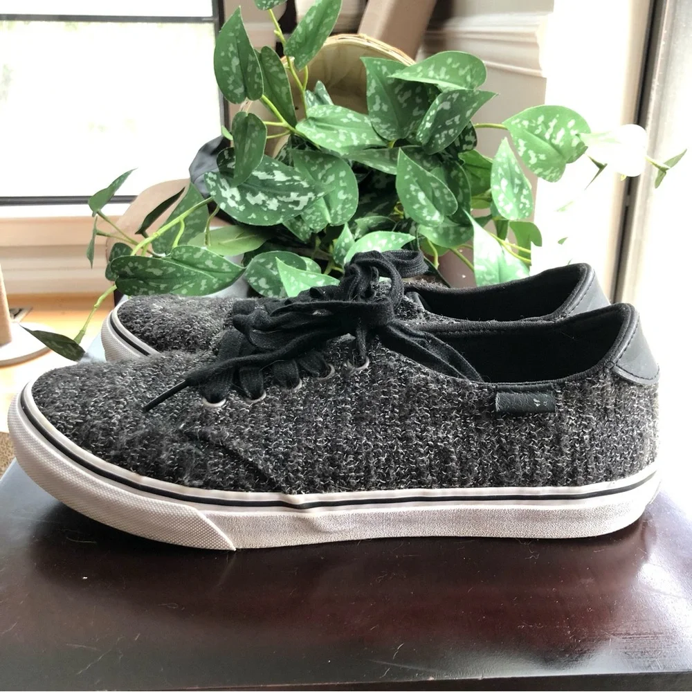 Vans Flannel OrthoLite Black White Low Top Sneakers Women’s Size 9.5